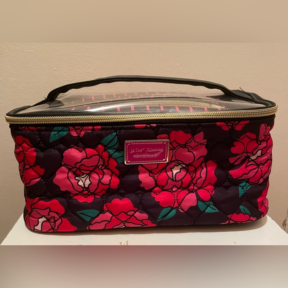Betsey Johnson 3pc Cosmetic Train Case Set Quilted Floral Roses - Like New!